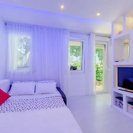 Luce Mala St - With Terrace Apartment