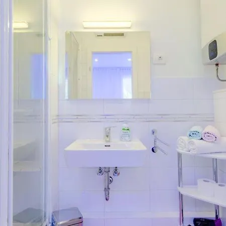 Luce Mala St - With Terrace Split