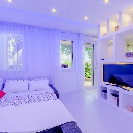 Luce Mala St - With Terrace Apartment