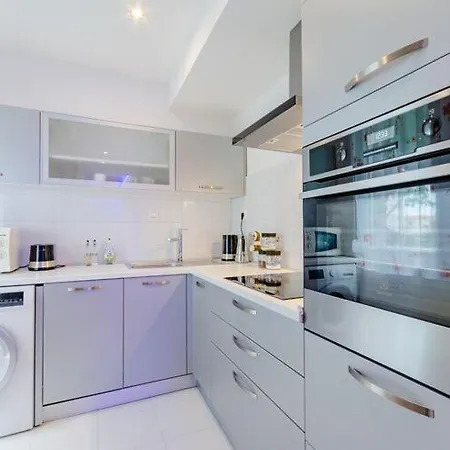 Luce Mala St - With Terrace Apartment *