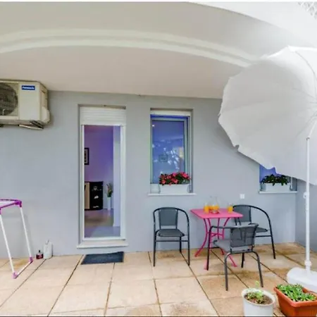 Luce Mala St - With Terrace Apartment *